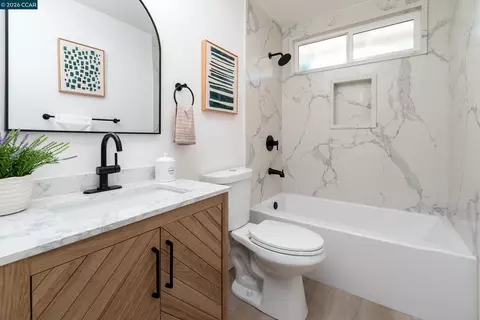 Bath - 258 Azalea Ct, Fairfield, CA 94533 photo 1 of 3