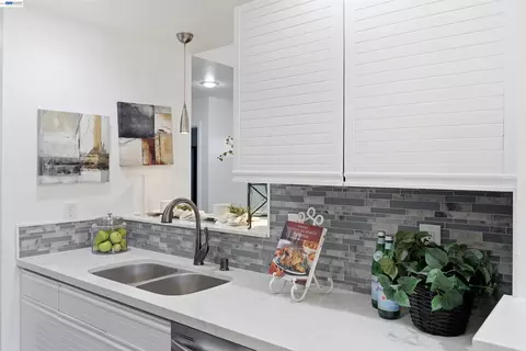 Kitchen - 8040 Mountain View Dr #D, Pleasanton, CA 94588 photo 4 of 6