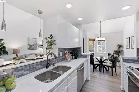 Kitchen - 8040 Mountain View Dr #D, Pleasanton, CA 94588 photo 5 of 6