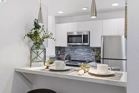 Kitchen - 8040 Mountain View Dr #D, Pleasanton, CA 94588 photo 1 of 6