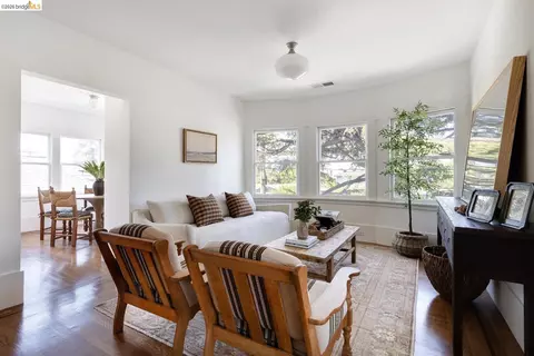 4132 Manila Ave, Oakland, CA 94609