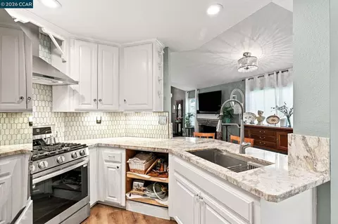 Kitchen - 25 Sparrow Hawk Ct, Oakley, CA 94561 photo 2 of 2