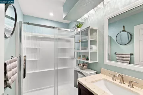 Bath - 25 Sparrow Hawk Ct, Oakley, CA 94561 photo 1 of 2