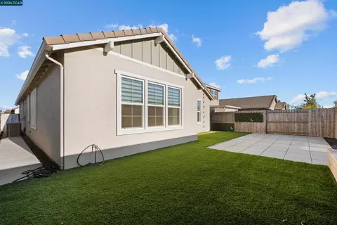 8300 Kevin Whiteley Dr, Elk Grove, CA 95757