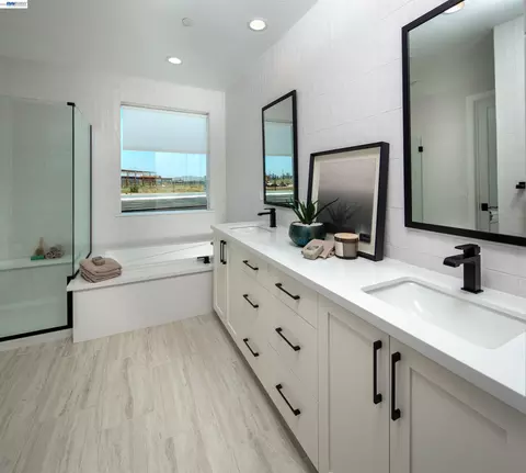 Bath - 381 Elderberry Way, Napa, CA 94558 photo 1 of 4