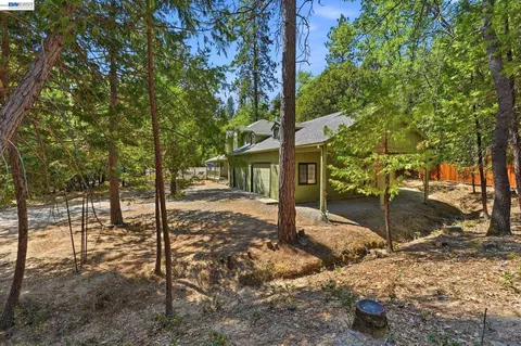 Exterior - 21916 Fallview Dr, Sonora, CA 95370 photo 9 of 13