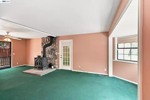 Living - 21916 Fallview Dr, Sonora, CA 95370 photo 4 of 5