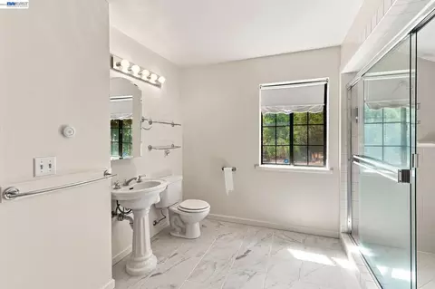 Bath - 21916 Fallview Dr, Sonora, CA 95370 photo 2 of 4