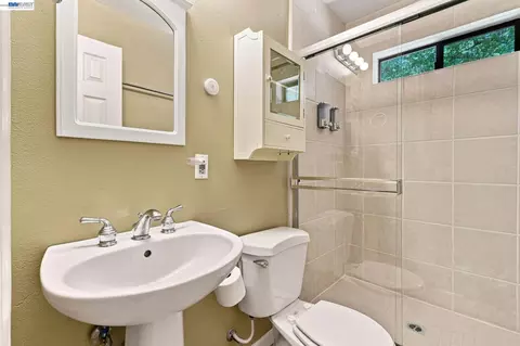 Bath - 21916 Fallview Dr, Sonora, CA 95370 photo 1 of 4