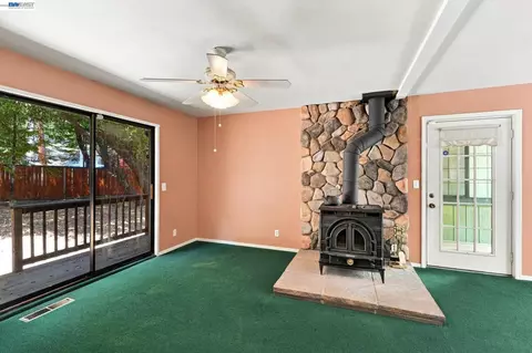 Living - 21916 Fallview Dr, Sonora, CA 95370 photo 5 of 5