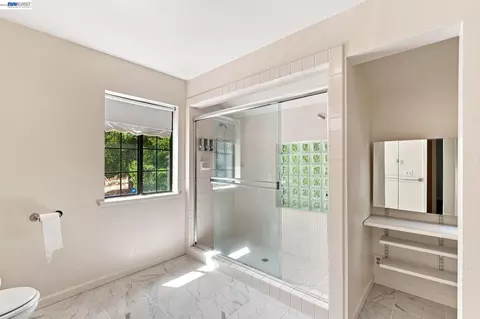 Bath - 21916 Fallview Dr, Sonora, CA 95370 photo 4 of 4