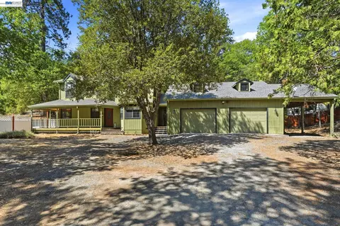 Exterior - 21916 Fallview Dr, Sonora, CA 95370 photo 4 of 13