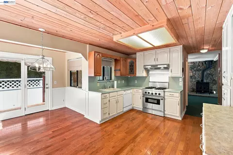 Kitchen - 21916 Fallview Dr, Sonora, CA 95370 photo 3 of 3