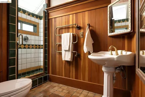 Bath - 1716 Parker St, Berkeley, CA 94703 photo 2 of 6