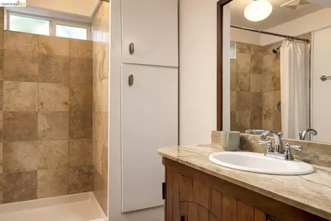 Bath - 1716 Parker St, Berkeley, CA 94703 photo 6 of 6
