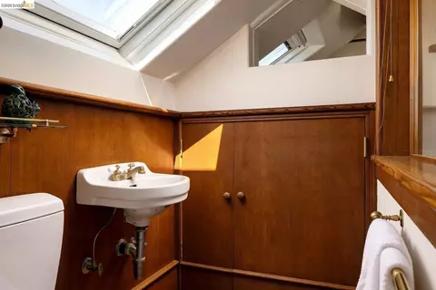 Bath - 1716 Parker St, Berkeley, CA 94703 photo 1 of 6