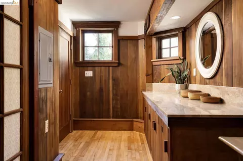 Bath - 1716 Parker St, Berkeley, CA 94703 photo 5 of 6