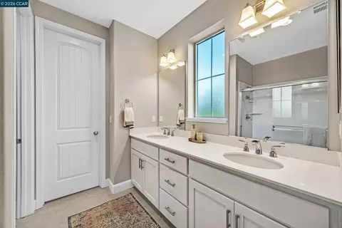 Bath - 1840 Enclave Pl, Concord, CA 94519 photo 2 of 3