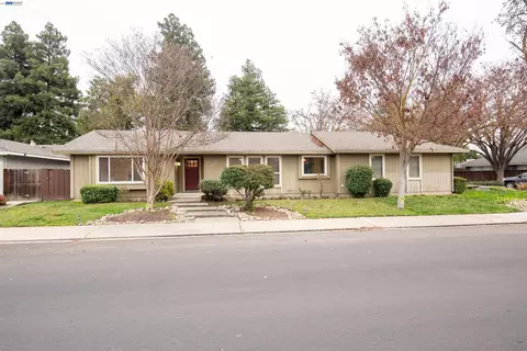 Exterior - 1336 Hidden Glen Dr, Modesto, CA 95355 photo 5 of 8