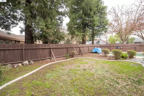 Exterior - 1336 Hidden Glen Dr, Modesto, CA 95355 photo 2 of 8