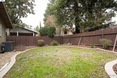 Exterior - 1336 Hidden Glen Dr, Modesto, CA 95355 photo 3 of 8
