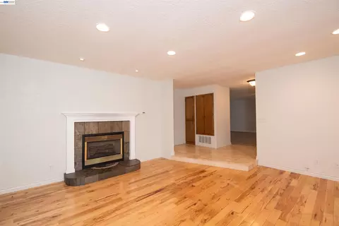 Living - 1336 Hidden Glen Dr, Modesto, CA 95355 photo 12 of 12