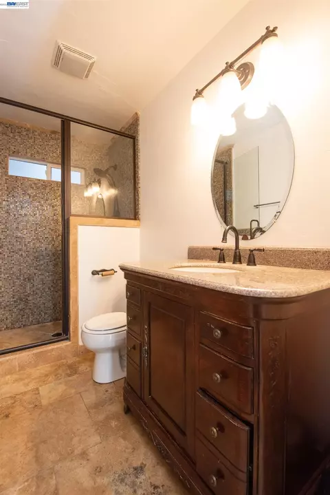 Bath - 1336 Hidden Glen Dr, Modesto, CA 95355 photo 1 of 2
