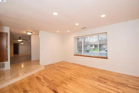 Living - 1336 Hidden Glen Dr, Modesto, CA 95355 photo 10 of 12