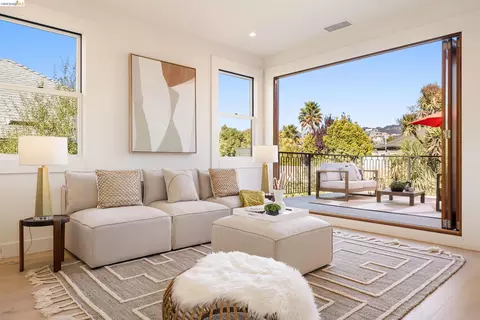 Living - 2619 Mathews St, Berkeley, CA 94702 photo 4 of 4