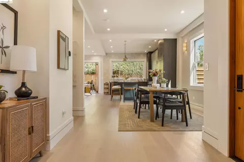 Entry Way - 2619 Mathews St, Berkeley, CA 94702 photo 1 of 2
