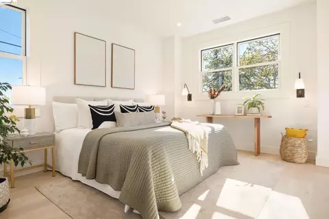 Bedroom - 2619 Mathews St, Berkeley, CA 94702 photo 3 of 3