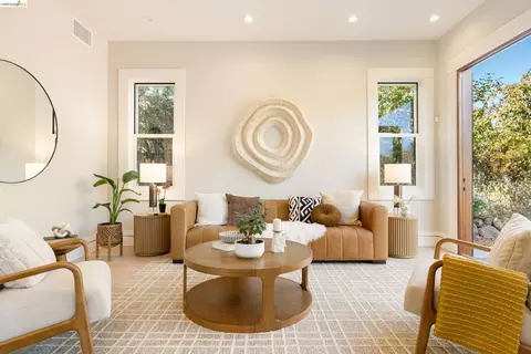 Living - 2619 Mathews St, Berkeley, CA 94702 photo 1 of 4