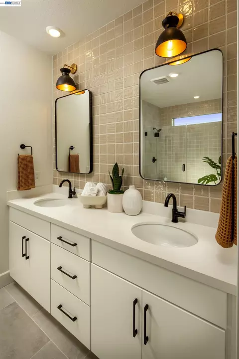 Bath - 184 Gali Way, Napa, CA 94558 photo 1 of 1