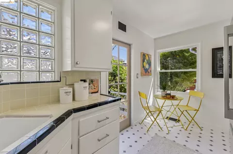 Kitchen - 2218 Parker St, Berkeley, CA 94704 photo 3 of 5