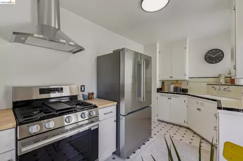 Kitchen - 2218 Parker St, Berkeley, CA 94704 photo 4 of 5
