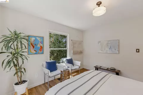 Bedroom - 2218 Parker St, Berkeley, CA 94704 photo 2 of 6