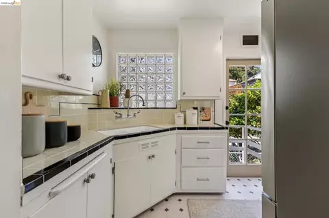 Kitchen - 2218 Parker St, Berkeley, CA 94704 photo 1 of 5