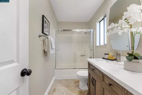 Bath - 3611 Sunview Ct, Concord, CA 94520 photo 2 of 7