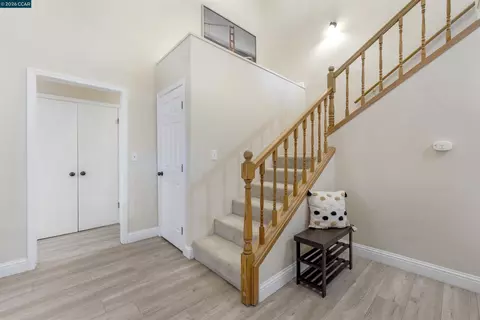 Entry Way - 3611 Sunview Ct, Concord, CA 94520 photo 3 of 3