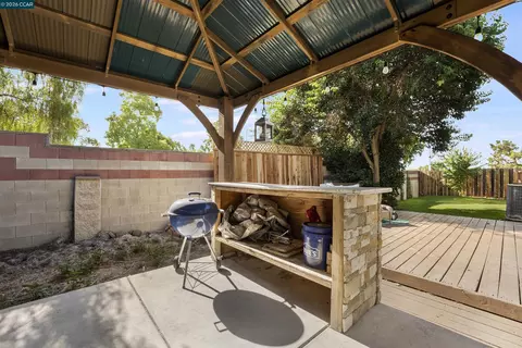 Exterior - 3611 Sunview Ct, Concord, CA 94520 photo 4 of 13