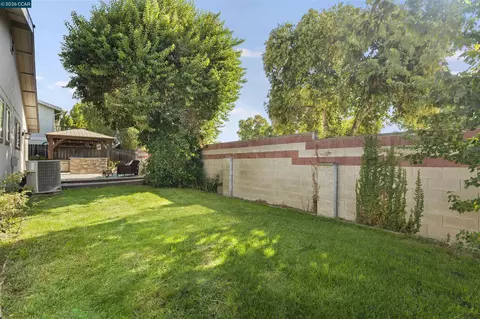 Exterior - 3611 Sunview Ct, Concord, CA 94520 photo 7 of 13