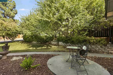 Exterior - 3611 Sunview Ct, Concord, CA 94520 photo 8 of 13