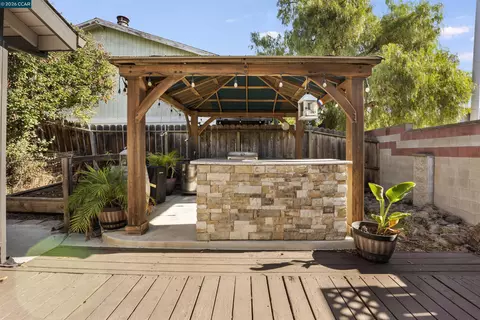 Exterior - 3611 Sunview Ct, Concord, CA 94520 photo 3 of 13