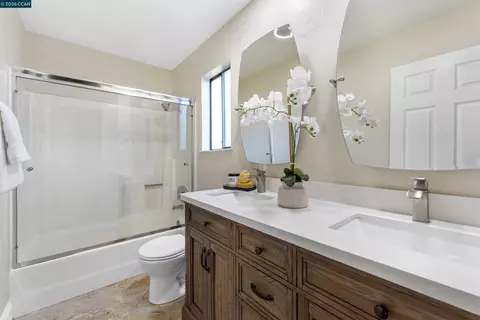 Bath - 3611 Sunview Ct, Concord, CA 94520 photo 4 of 7
