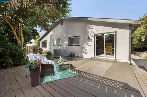 Exterior - 3611 Sunview Ct, Concord, CA 94520 photo 5 of 13