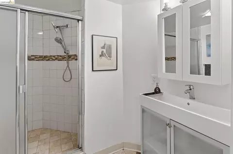 Bath - 1220 Channing Way, Berkeley, CA 94702 photo 4 of 5