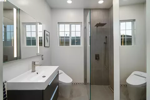 Bath - 1220 Channing Way, Berkeley, CA 94702 photo 1 of 5