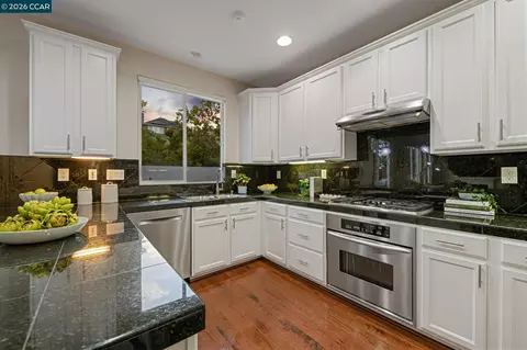 Kitchen - 1015 Lantern Bay, Hercules, CA 94547 photo 2 of 2