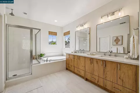 Bath - 1015 Lantern Bay, Hercules, CA 94547 photo 2 of 5