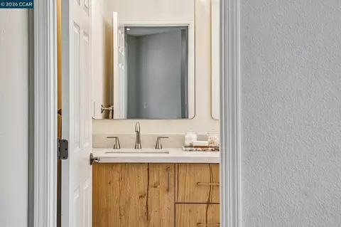 Bath - 1015 Lantern Bay, Hercules, CA 94547 photo 4 of 5